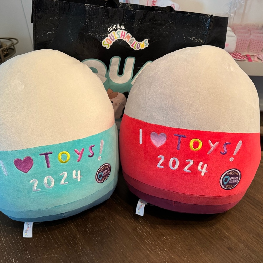 Warren Buffet & Charlie Munger
Squishmallows 16" Berkshire Hathaway
Omaha 2024 - Picture 2 of 3